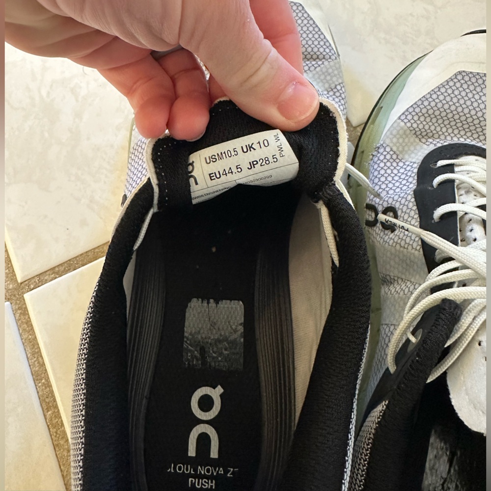 On Running Men's White and Black Athletic Shoes 10.5 M - Picture 4 of 8
